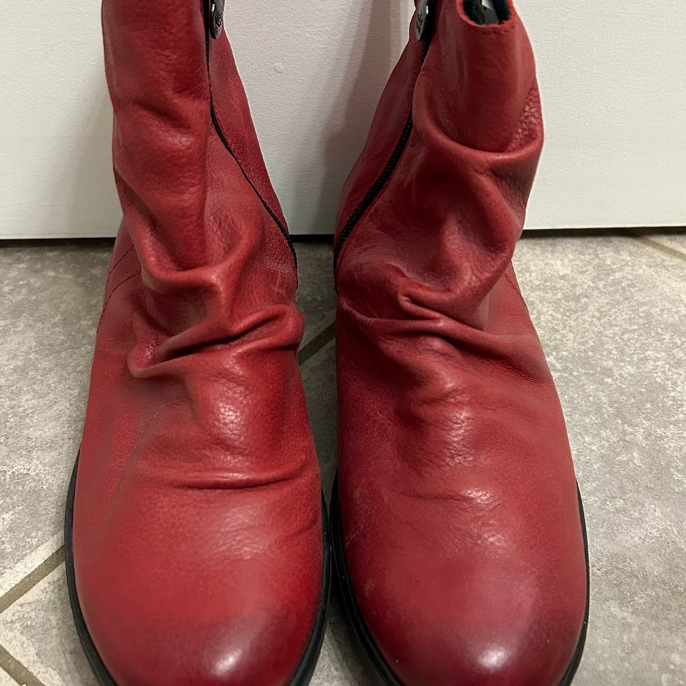 Wanda Panda Red Leather Boots